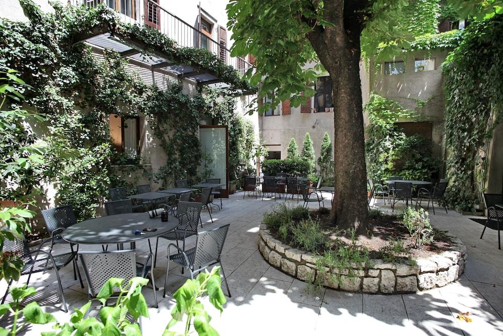 Albergo Accademia Тренто Екстериор снимка